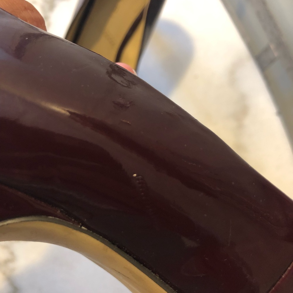 Tahari maroon patent peep toe pumps - Picture 5 of 5